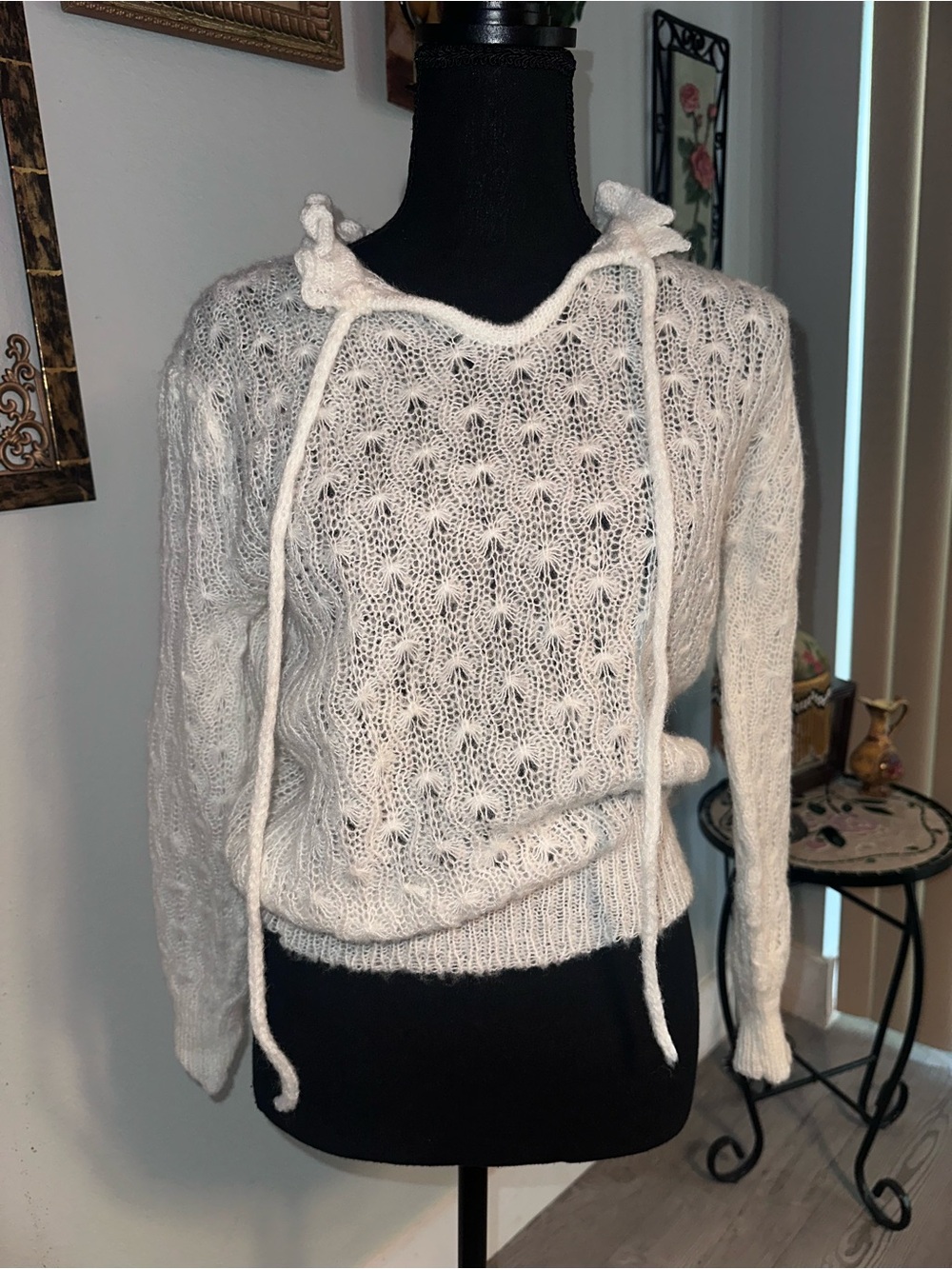 Vintage Gitano White Acrylic Knit Pullover Sweater Long Sleeve with Tie, Size M